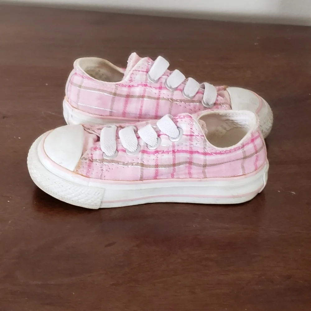 Converse Infant Girl's Sneaker Size 4